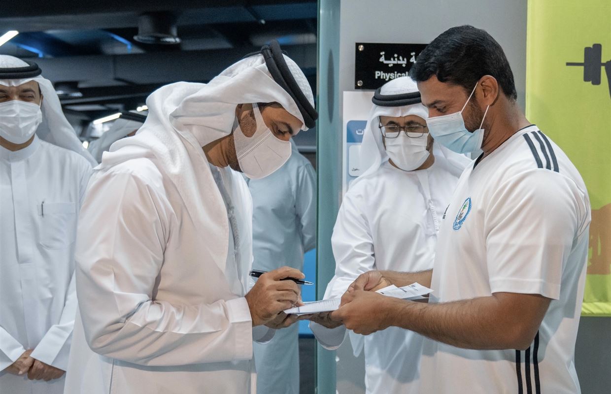 Sheikh Sultan bin Ahmed reviews best sports practices at Sharjah Police Officers Club