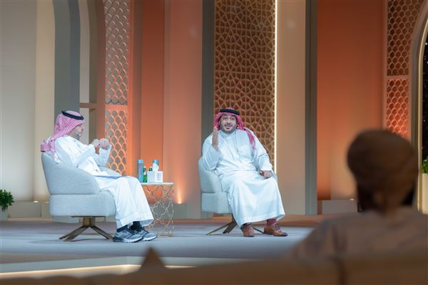 عبد الله بن سالم القاسمي وسلطان بن أحمد القاسمي يشهدان الجلسة الثانية للمجلس الرمضاني لنادي الشارقة للصحافة