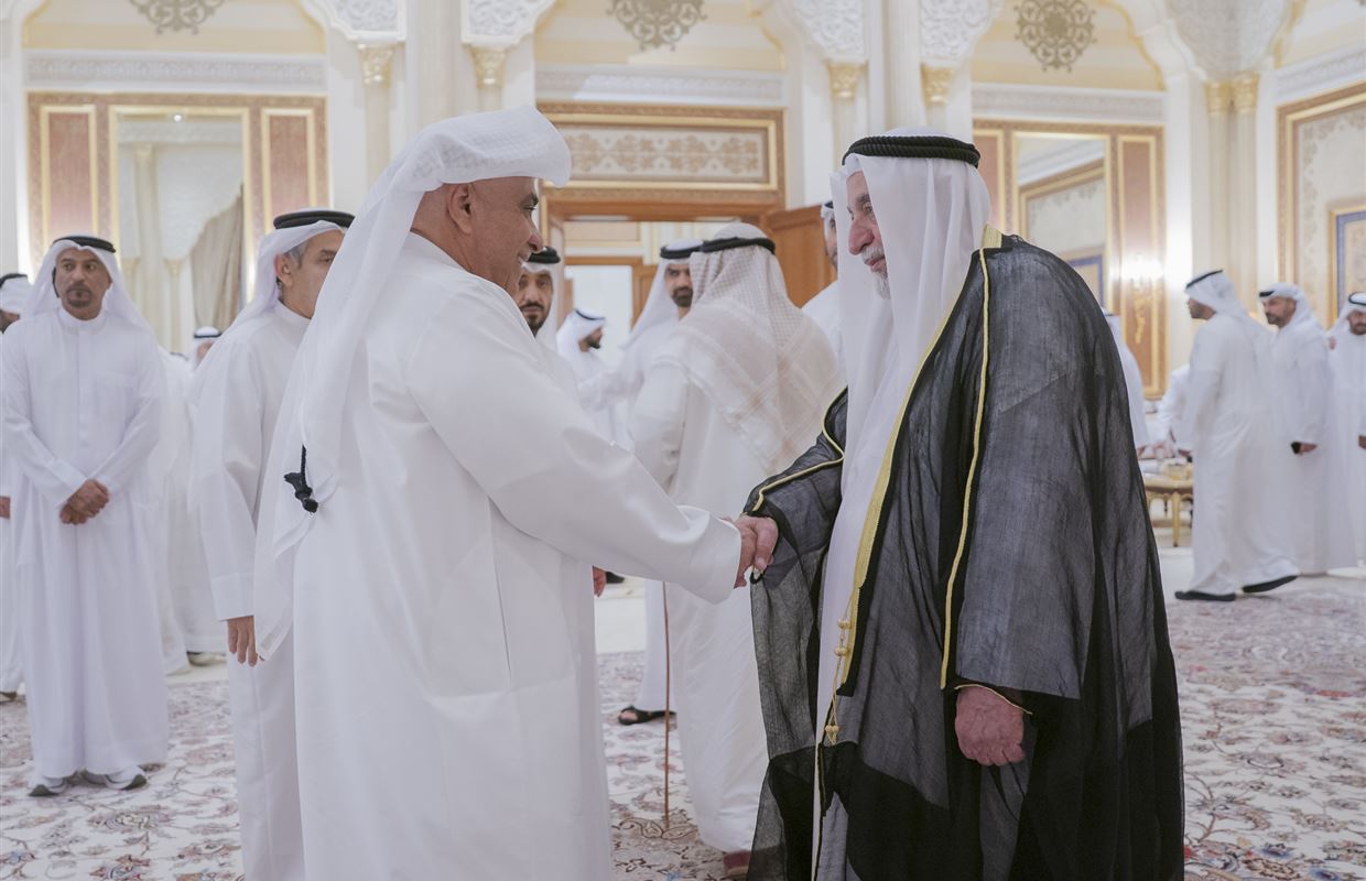 حاكم الشارقة يستقبل المهنئين بشهر رمضان المبارك في قصر البديع