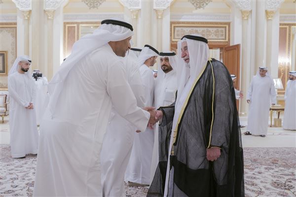 حاكم الشارقة يستقبل المهنئين بشهر رمضان المبارك في قصر البديع