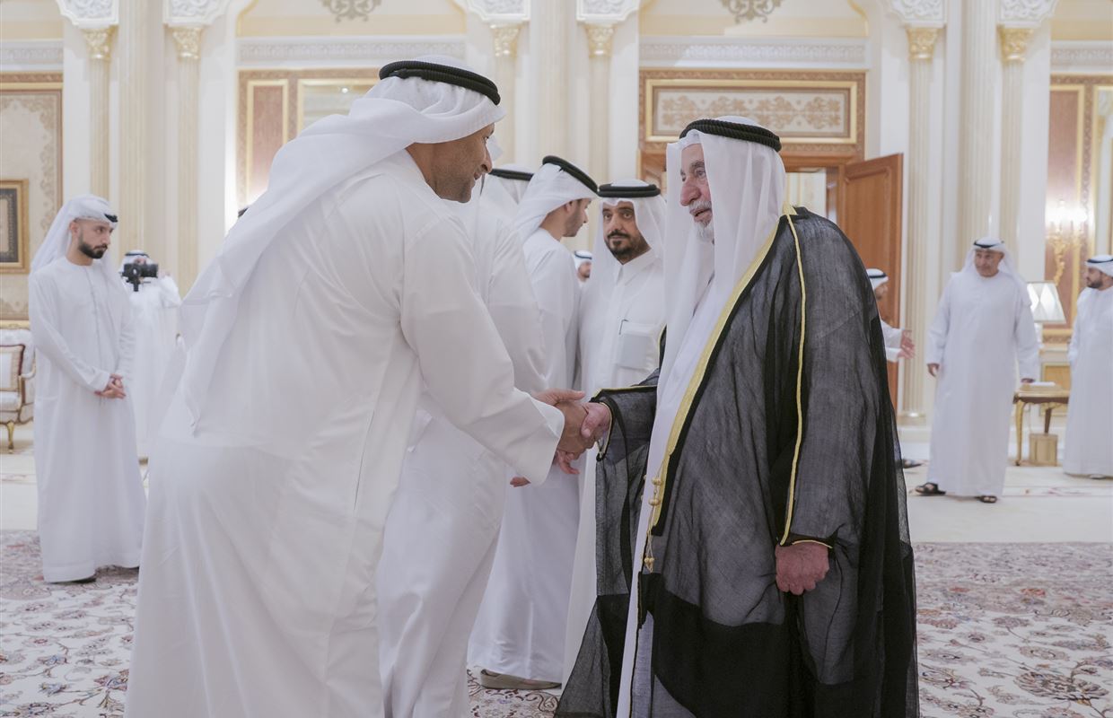 حاكم الشارقة يستقبل المهنئين بشهر رمضان المبارك في قصر البديع