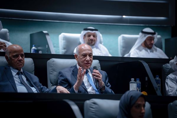 سلطان بن أحمد القاسمي يشهد جلسة العصف الذهني لجائزة التميز المؤسسي 