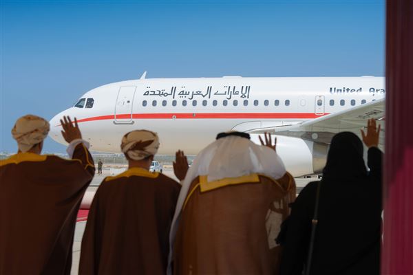 حاكم الشارقة يغادر سلطنة عُمان