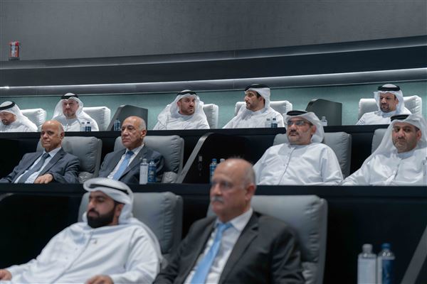 سلطان بن أحمد القاسمي يشهد جلسة العصف الذهني لجائزة التميز المؤسسي 