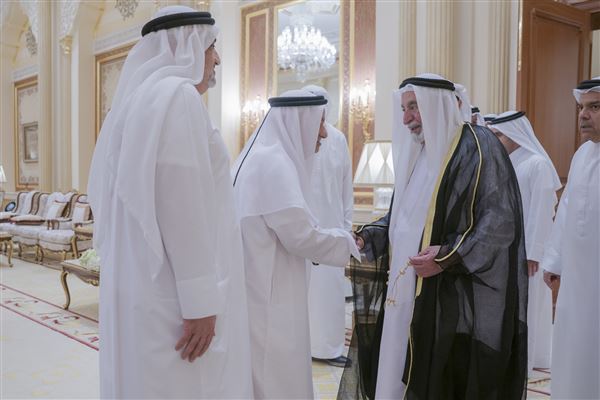 حاكم الشارقة يستقبل المهنئين بشهر رمضان المبارك في قصر البديع