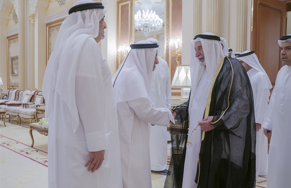 حاكم الشارقة يستقبل المهنئين بشهر رمضان المبارك في قصر البديع