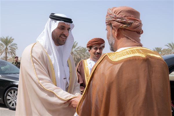 حاكم الشارقة يزور مركز جامعة السلطان قابوس الثقافي