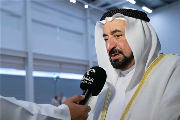 حاكم الشارقة يلتقي سكان استراليا وتشيلي الأصليين المشاركين ضمن فعاليات ترينالي الشارقة للعمارة