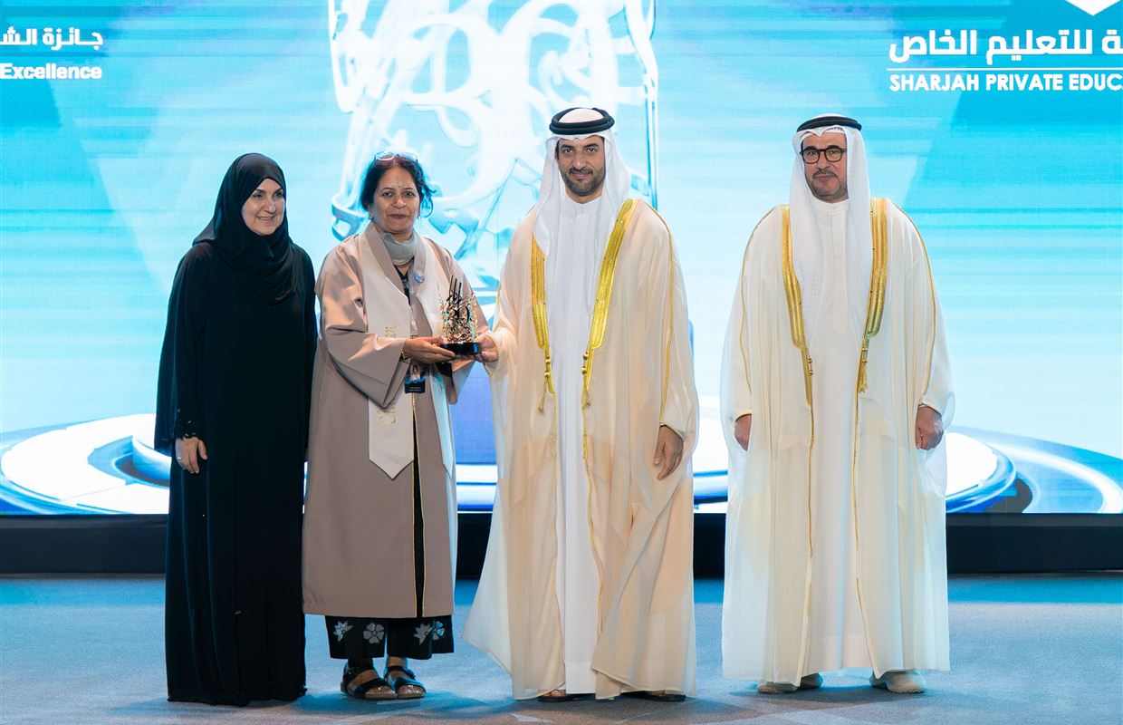 سلطان بن أحمد القاسمي يكرم الفائزين بجائزة الشارقة للتفوق والتميز التربوي في دورتها الـ 30