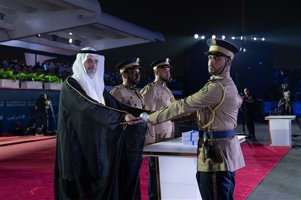 ولي عهد الشارقة يشهد حفل تخريج الدفعة (23) من الطلبة الضباط والدفعة (2) من دورة الترقي لرتبة ملازم