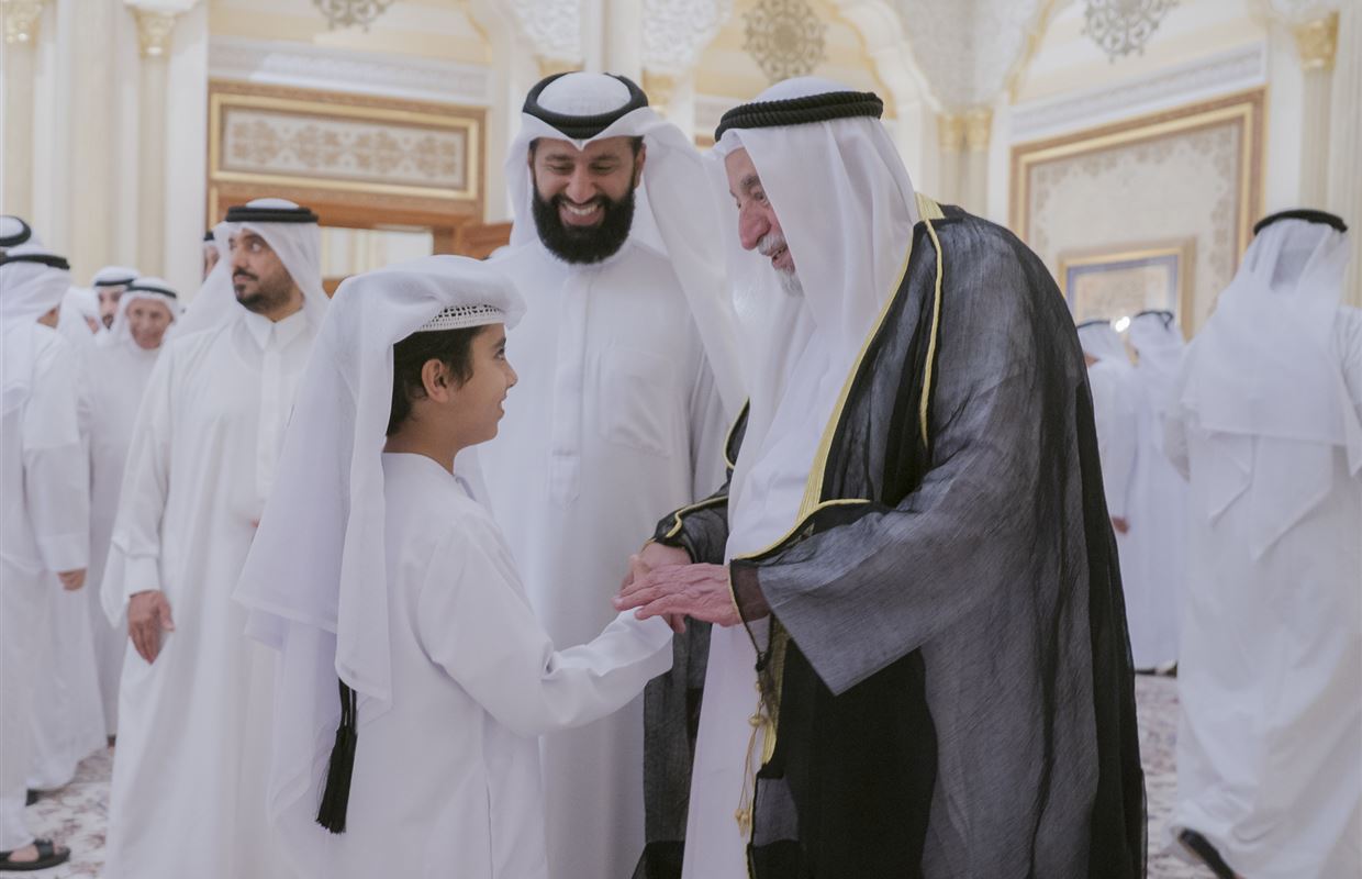 حاكم الشارقة يستقبل المهنئين بشهر رمضان المبارك في قصر البديع