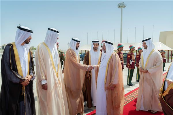 حاكم الشارقة يغادر سلطنة عُمان