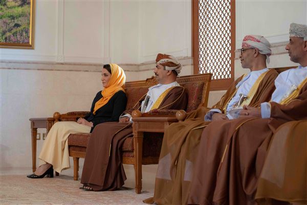 حاكم الشارقة يزور مركز جامعة السلطان قابوس الثقافي