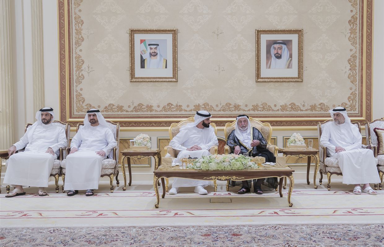 حاكم الشارقة يستقبل المهنئين بشهر رمضان المبارك في قصر البديع