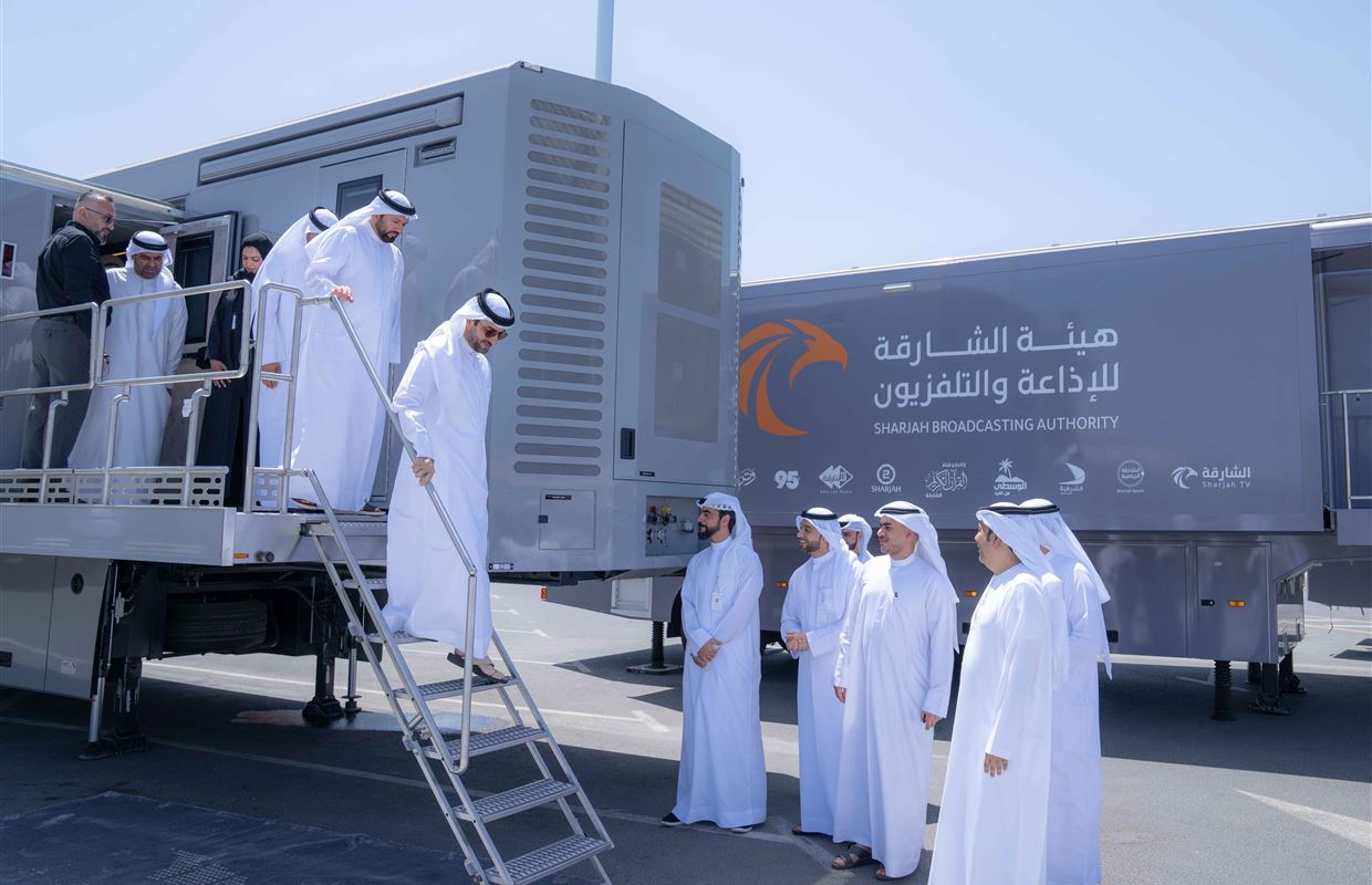 سلطان بن أحمد القاسمي يترأس اجتماع مجلس الشارقة للإعلام ويطلع على أحدث عربات البث الخارجي لهيئة الشارقة للإذاعة والتلفزيون