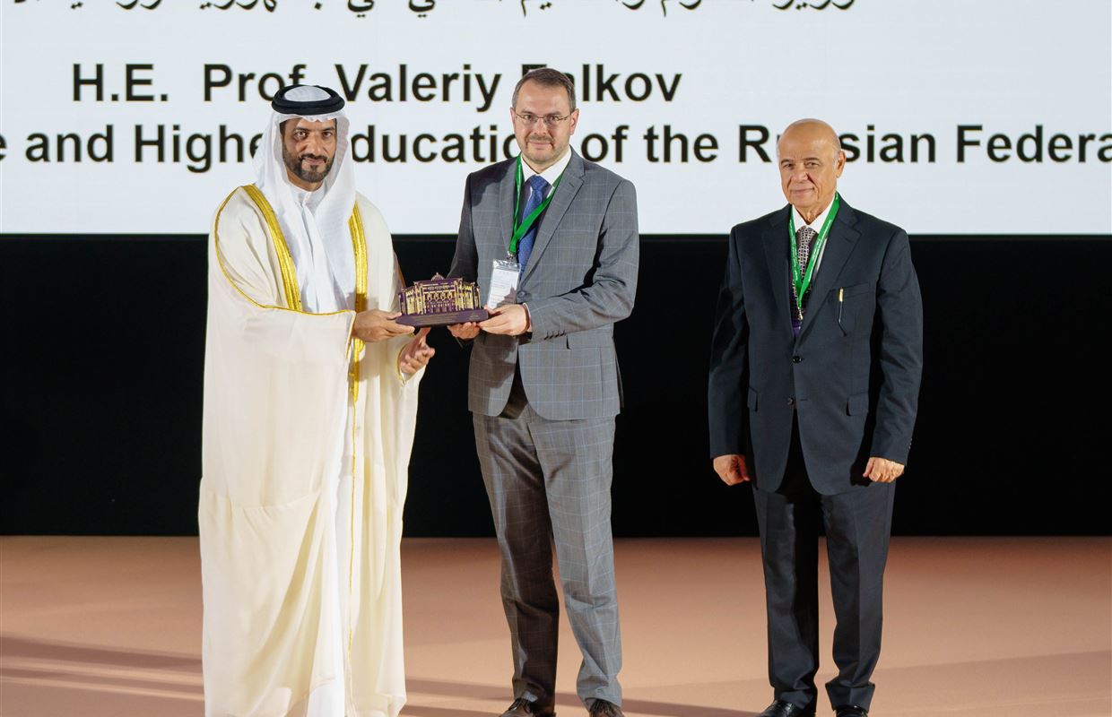 سلطان بن أحمد القاسمي يشهد انطلاق المؤتمر الثالث لرؤساء الجامعات العربية والروسية بجامعة الشارقة