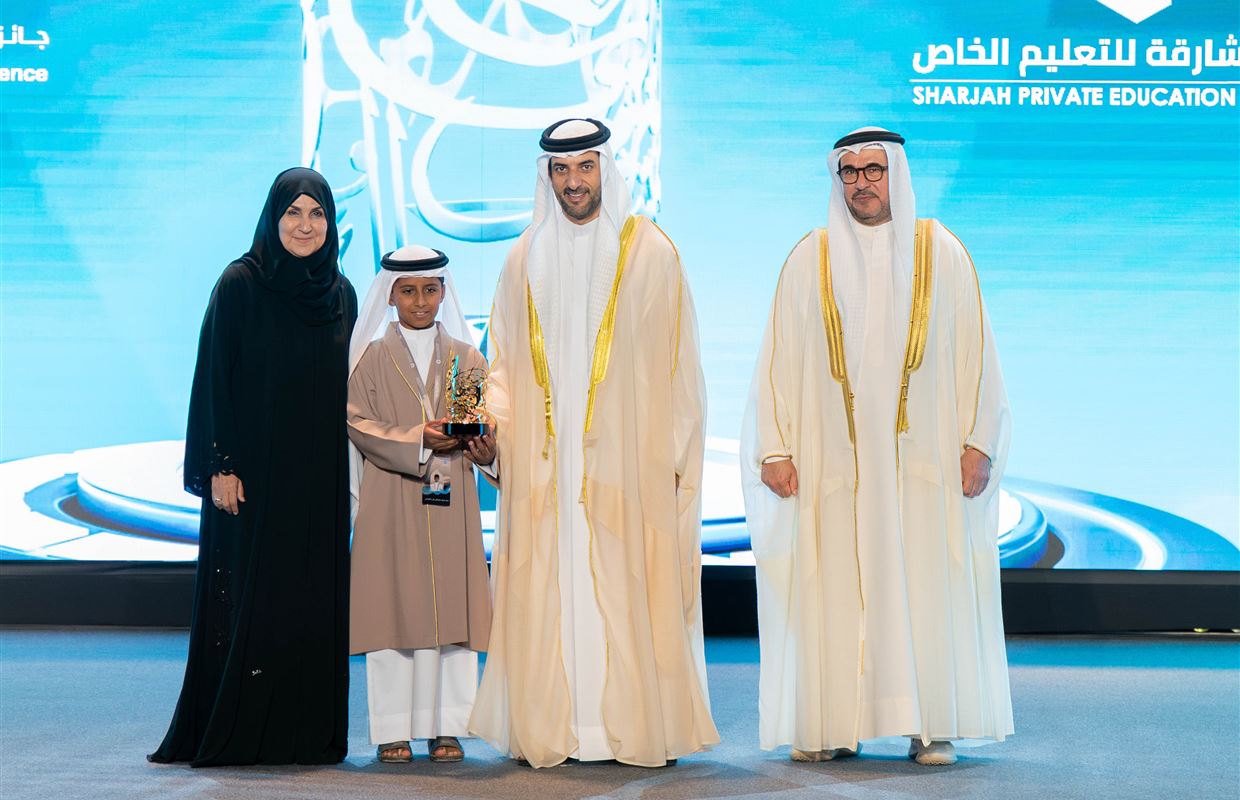 سلطان بن أحمد القاسمي يكرم الفائزين بجائزة الشارقة للتفوق والتميز التربوي في دورتها الـ 30