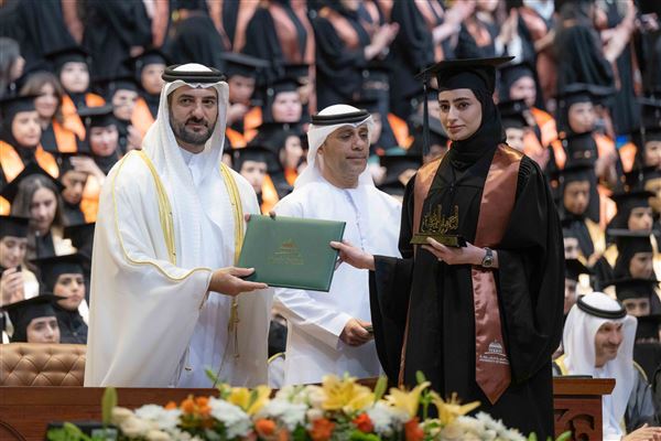 سلطان بن أحمد القاسمي يشهد حفل تخريج طالبات جامعة الشارقة