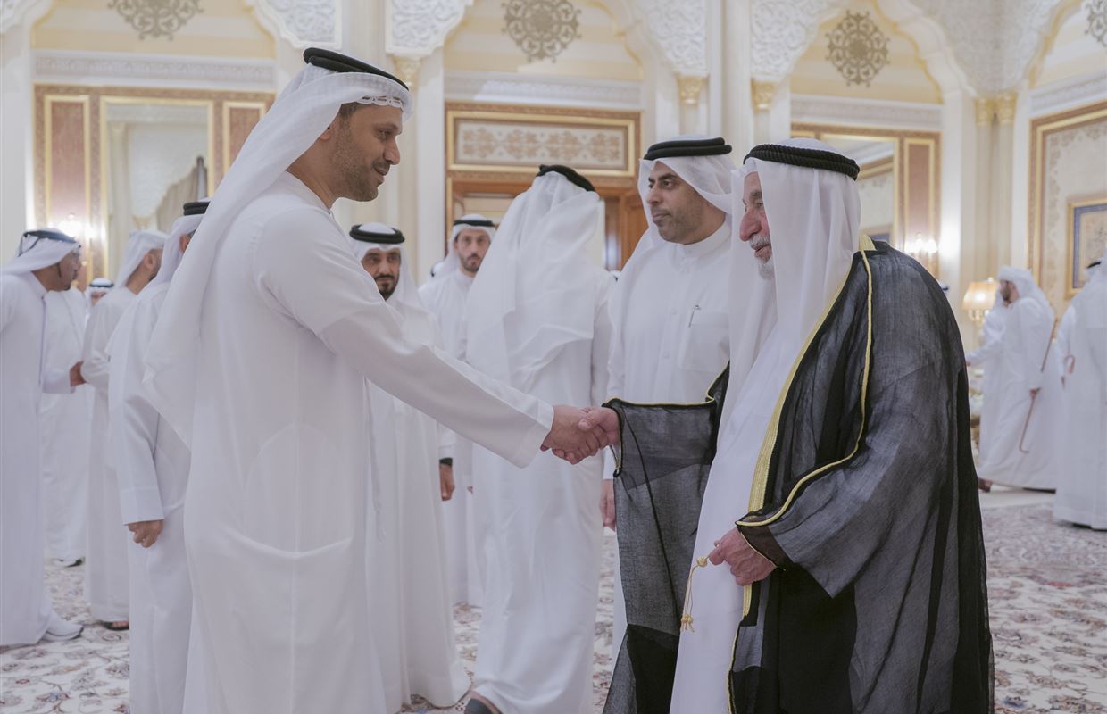 حاكم الشارقة يستقبل المهنئين بشهر رمضان المبارك في قصر البديع