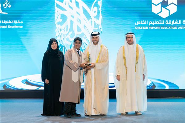 سلطان بن أحمد القاسمي يكرم الفائزين بجائزة الشارقة للتفوق والتميز التربوي في دورتها الـ 30