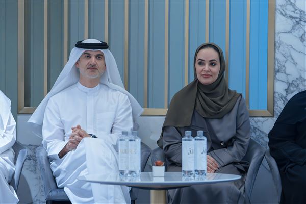 سلطان بن أحمد القاسمي يشهد جلسة العصف الذهني لجائزة التميز المؤسسي 