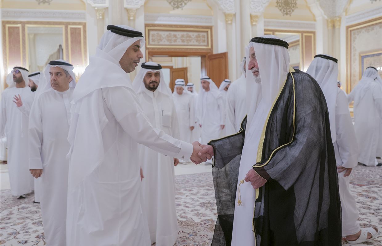 حاكم الشارقة يستقبل المهنئين بشهر رمضان المبارك في قصر البديع