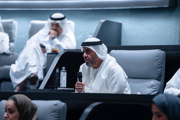 سلطان بن أحمد القاسمي يشهد جلسة العصف الذهني لجائزة التميز المؤسسي 