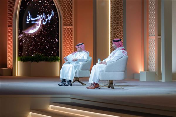 عبد الله بن سالم القاسمي وسلطان بن أحمد القاسمي يشهدان الجلسة الثانية للمجلس الرمضاني لنادي الشارقة للصحافة