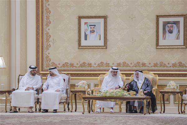 حاكم الشارقة يستقبل المهنئين بشهر رمضان المبارك في قصر البديع