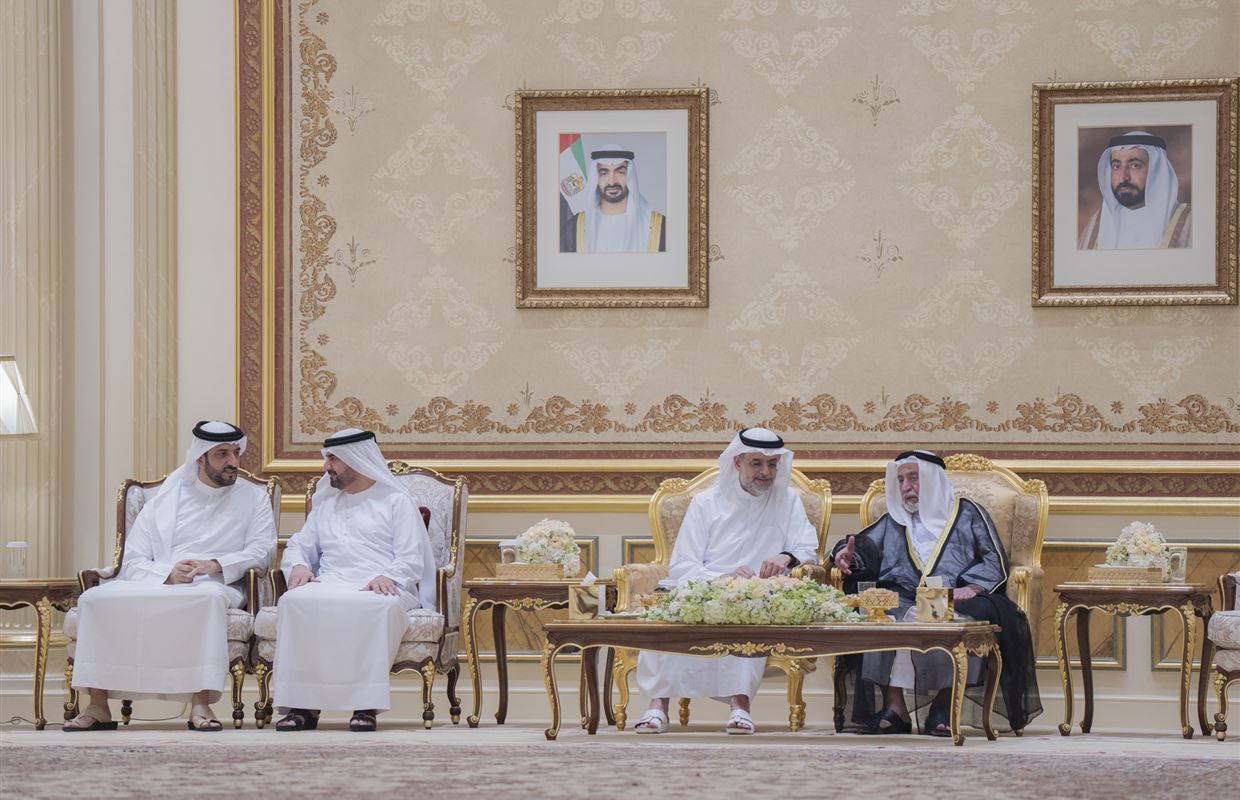 حاكم الشارقة يستقبل المهنئين بشهر رمضان المبارك في قصر البديع