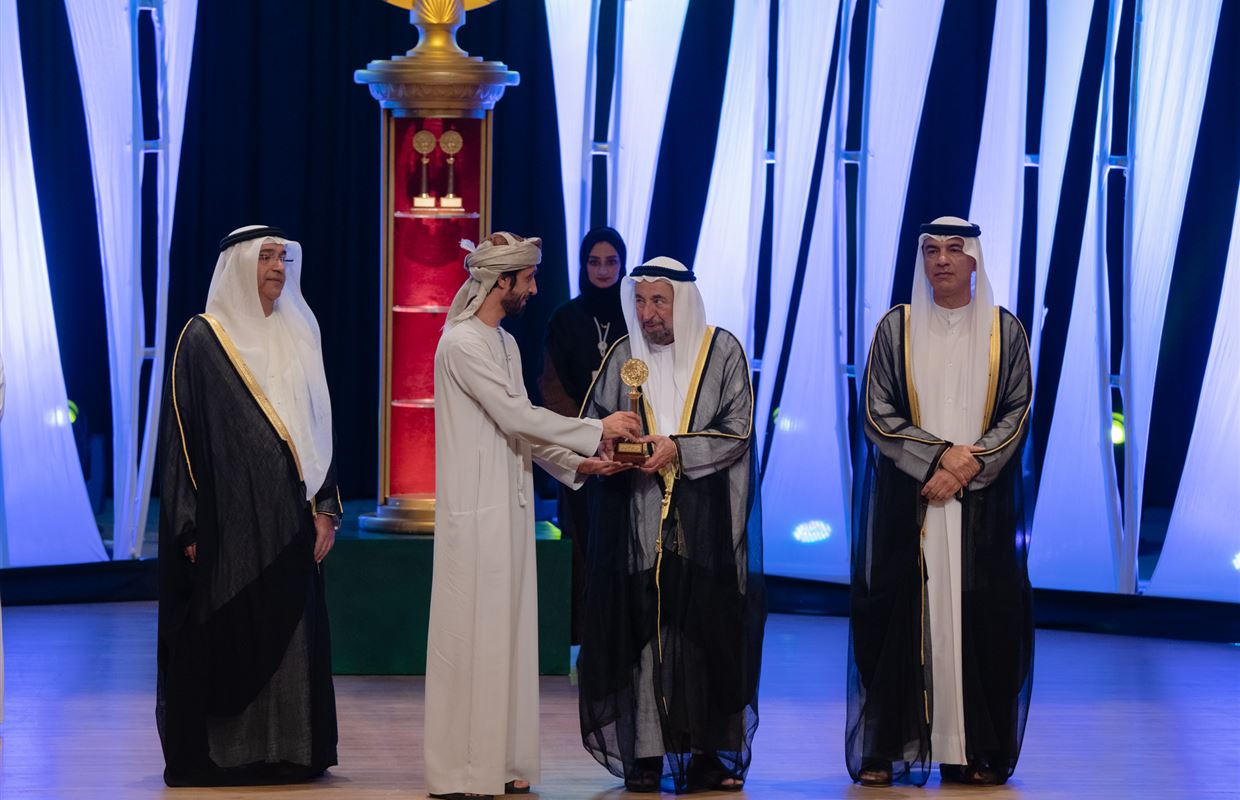سلطان القاسمي يشهد ختام الدورة 32 من أيام الشارقة المسرحية ويُكرّم الفائزين