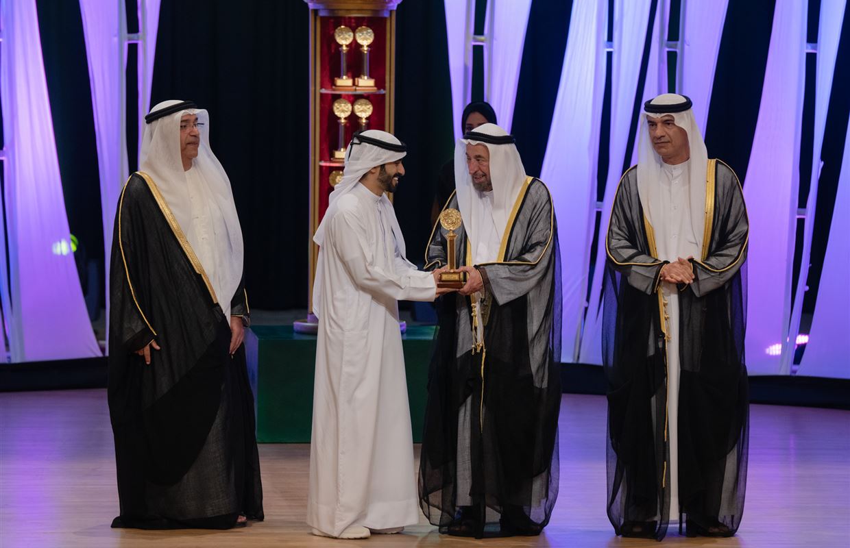 سلطان القاسمي يشهد ختام الدورة 32 من أيام الشارقة المسرحية ويُكرّم الفائزين