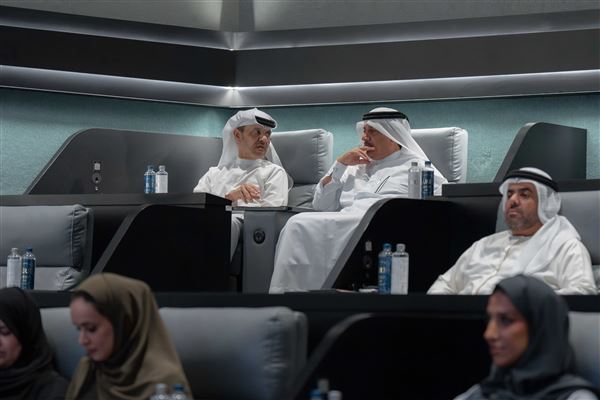 سلطان بن أحمد القاسمي يشهد جلسة العصف الذهني لجائزة التميز المؤسسي 