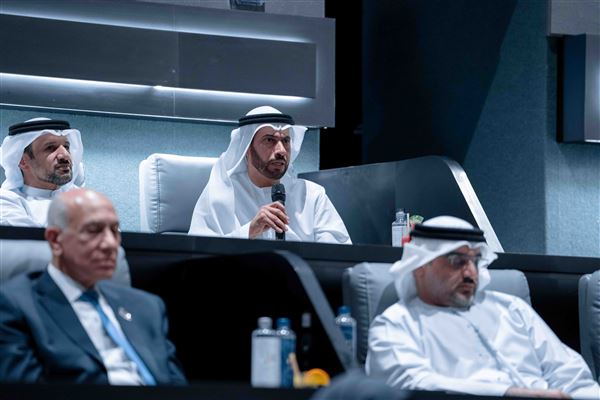 سلطان بن أحمد القاسمي يشهد جلسة العصف الذهني لجائزة التميز المؤسسي 