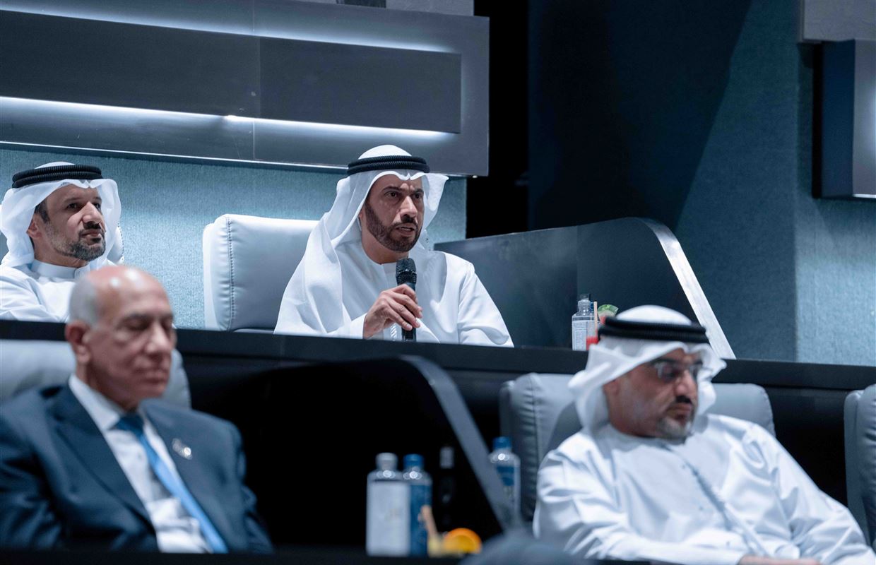 سلطان بن أحمد القاسمي يشهد جلسة العصف الذهني لجائزة التميز المؤسسي 