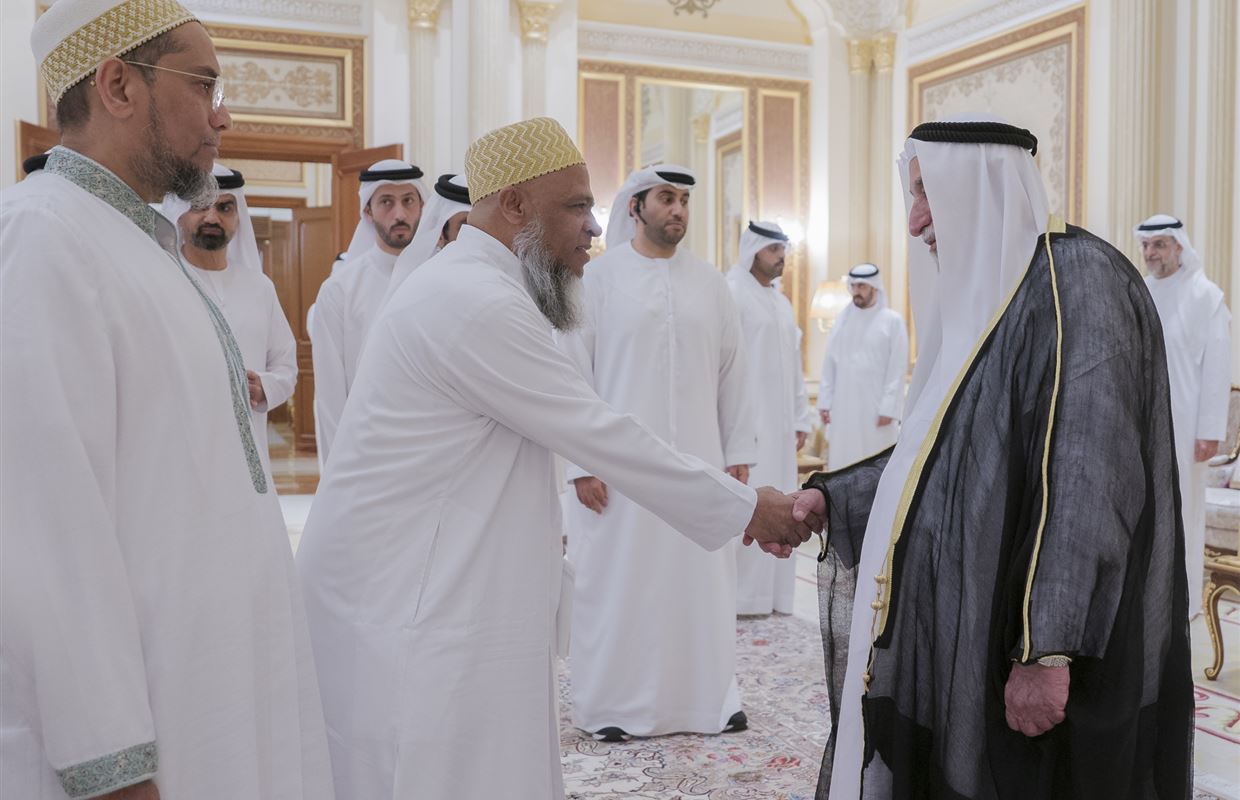 حاكم الشارقة يستقبل المهنئين بشهر رمضان المبارك في قصر البديع