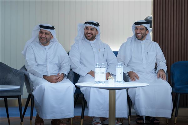 سلطان بن أحمد القاسمي يشهد جلسة العصف الذهني لجائزة التميز المؤسسي 