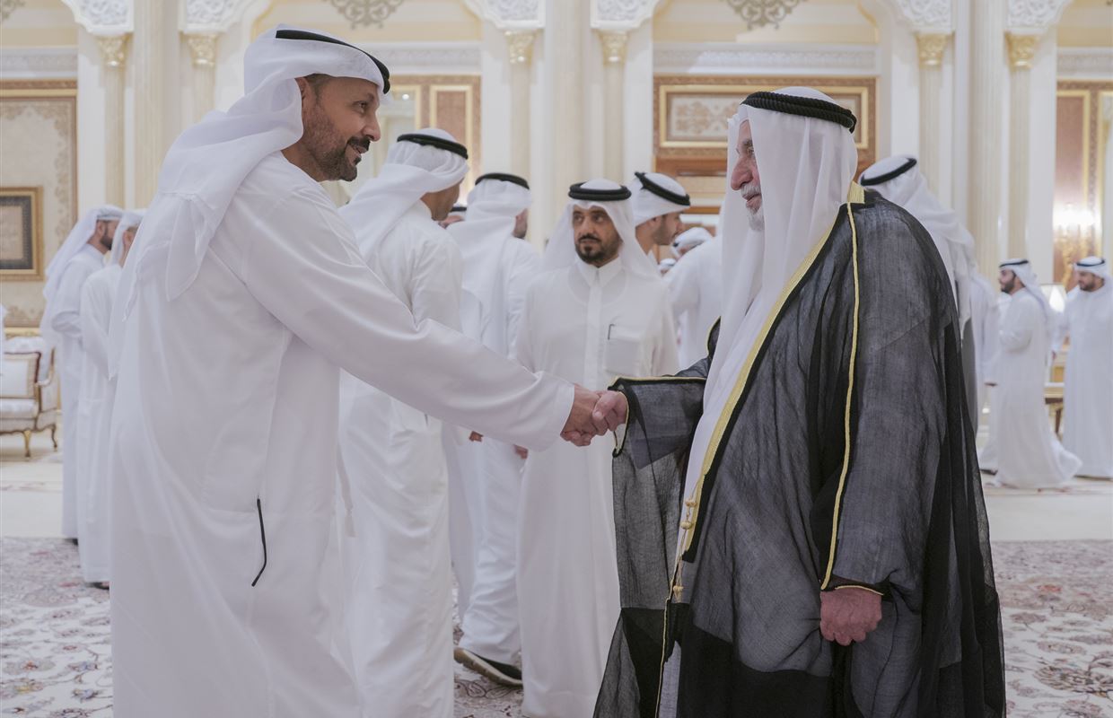 حاكم الشارقة يستقبل المهنئين بشهر رمضان المبارك في قصر البديع