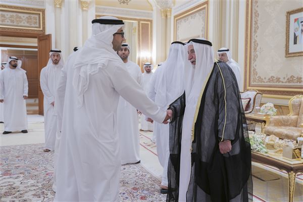 حاكم الشارقة يستقبل المهنئين بشهر رمضان المبارك في قصر البديع