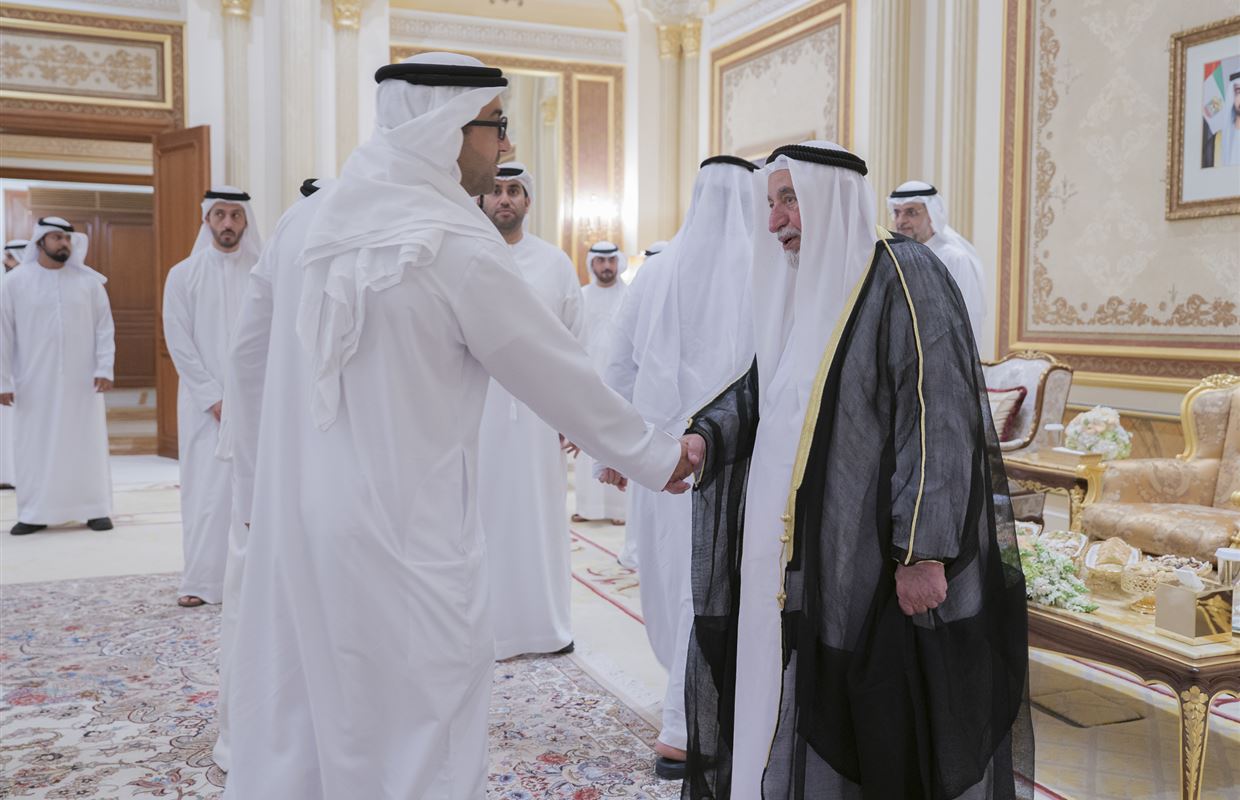 حاكم الشارقة يستقبل المهنئين بشهر رمضان المبارك في قصر البديع