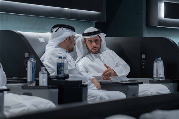 سلطان بن أحمد القاسمي يشهد جلسة العصف الذهني لجائزة التميز المؤسسي 