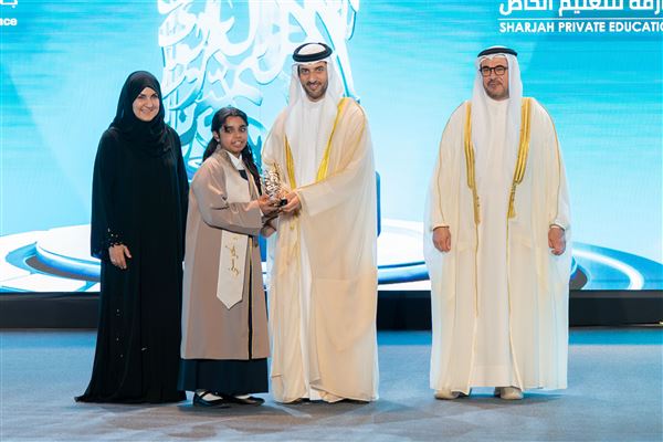 سلطان بن أحمد القاسمي يكرم الفائزين بجائزة الشارقة للتفوق والتميز التربوي في دورتها الـ 30