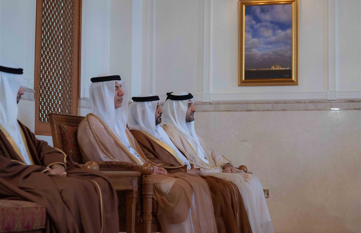 حاكم الشارقة يزور مركز جامعة السلطان قابوس الثقافي