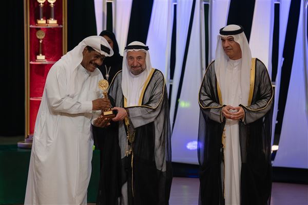 سلطان القاسمي يشهد ختام الدورة 32 من أيام الشارقة المسرحية ويُكرّم الفائزين