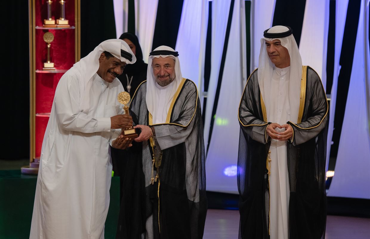 سلطان القاسمي يشهد ختام الدورة 32 من أيام الشارقة المسرحية ويُكرّم الفائزين
