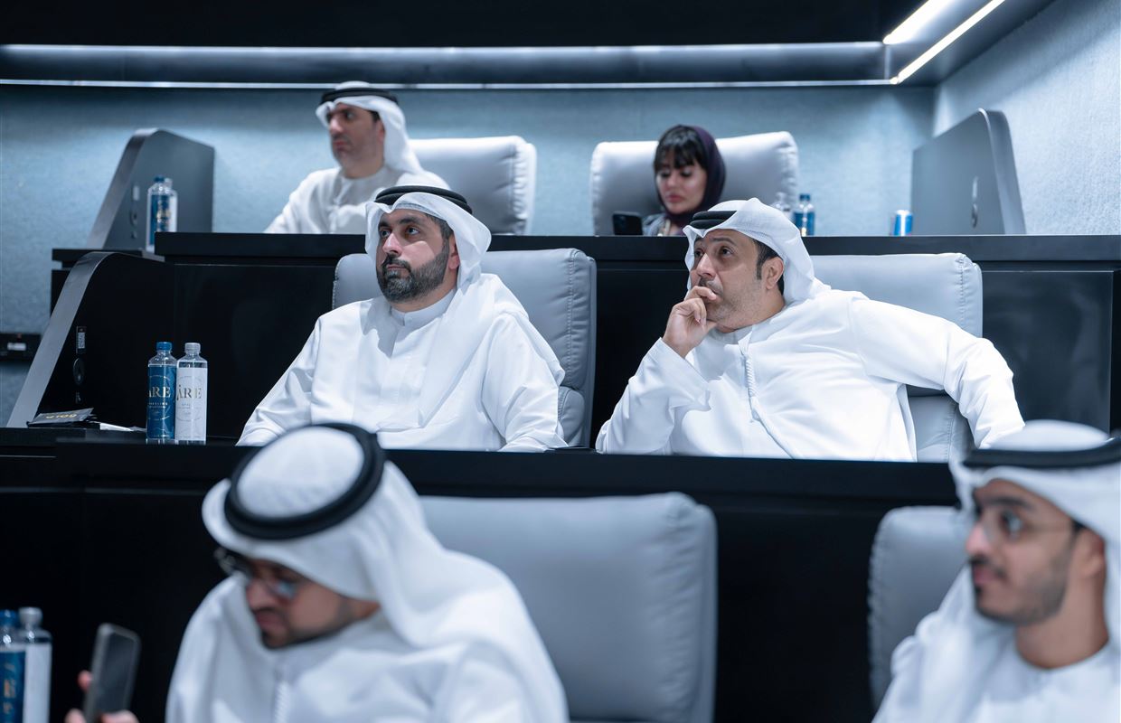 سلطان بن أحمد القاسمي يشهد جلسة العصف الذهني لجائزة التميز المؤسسي 